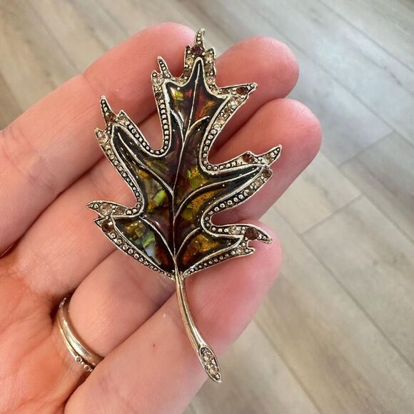Vintage Liz Claiborne Signed Leaf Brooch Pin Enamel Gold Tone Rhinestones Fall - Picture 2 of 3